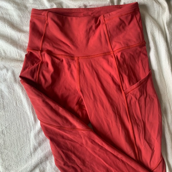 Cropped LuLu Lemon Leggings - ruby red. Size 2 - Picture 1 of 4